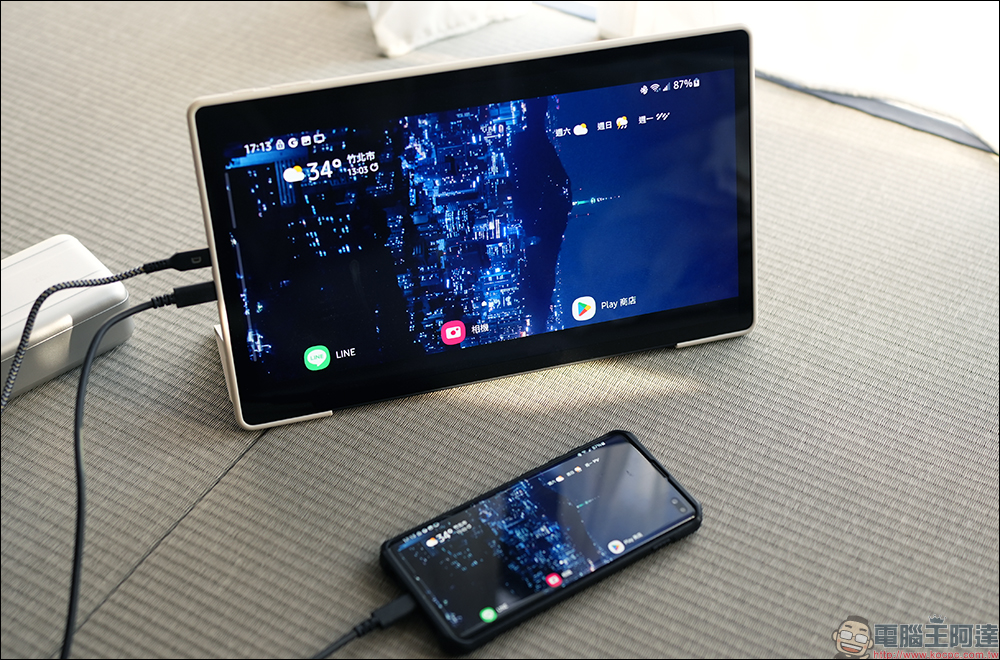 Smart OLED Viewer 無線可攜式螢幕開箱｜極致生動色彩，無線連接不受限的全新行動娛樂站 - 電腦王阿達
