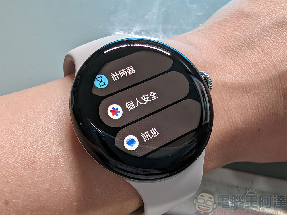 Google Pixel Watch 2 開箱上手：續航更長、速度更快、操作更順暢 - 電腦王阿達