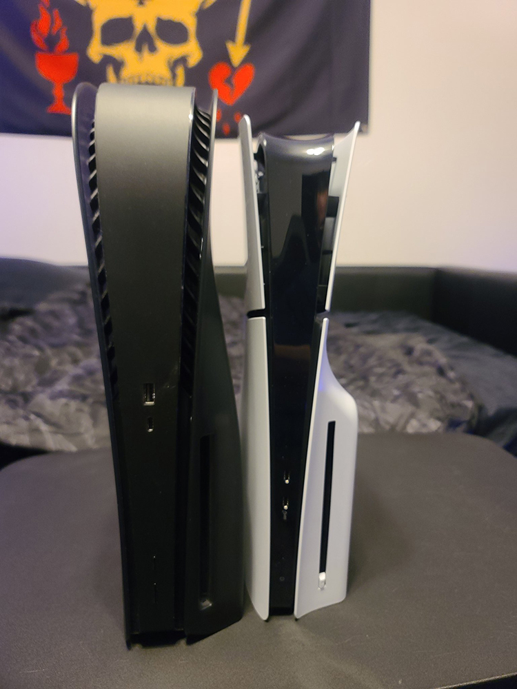 PS5 Slim 國外似乎有店家已偷偷先開賣，實機跟上一代比對照現身 - 電腦王阿達