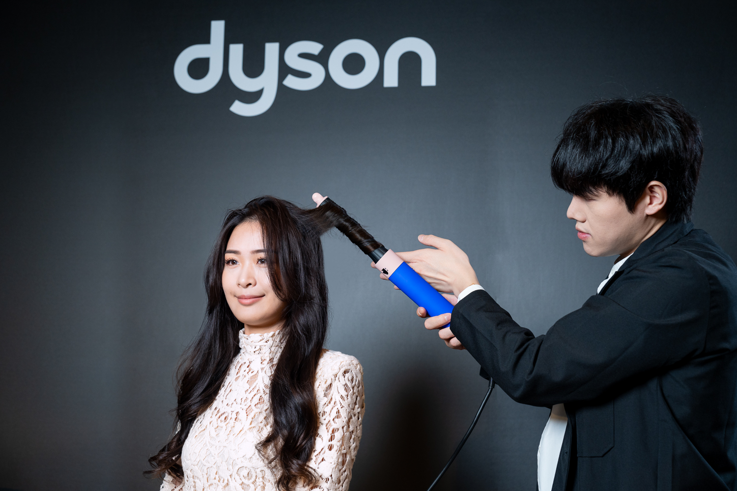 Dyson Supersonic™ 吹風機全新限定炫彩粉霧拼色搶眼登場 粉嫩復古配色擊中女人心 - 電腦王阿達