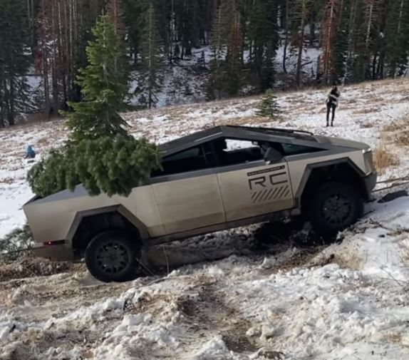 尷尬 ! 特斯拉 Cybertruck 被困雪地 被對手福特皮卡拯救 - 電腦王阿達