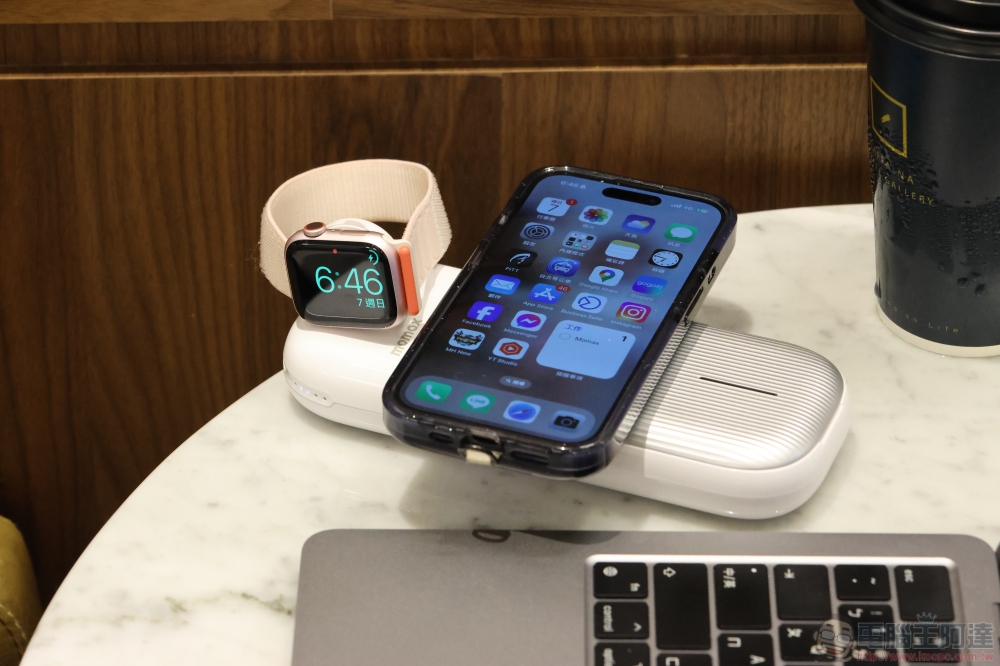 momax 三合一無線充電行動電源，iPhone、Apple Watch、AirPods 一次充好 - 電腦王阿達