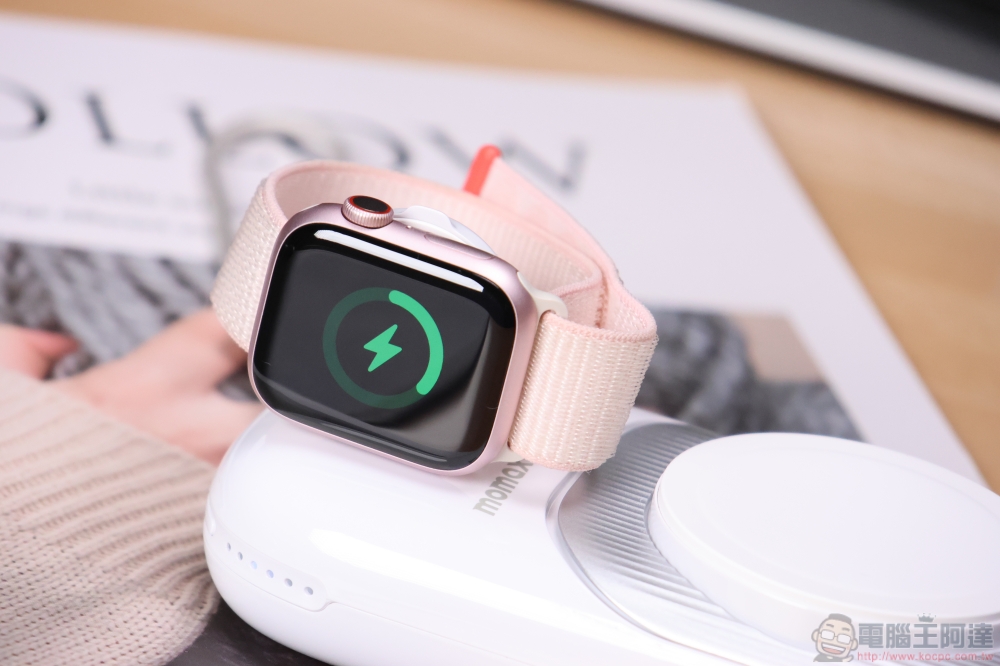 momax 三合一無線充電行動電源，iPhone、Apple Watch、AirPods 一次充好 - 電腦王阿達