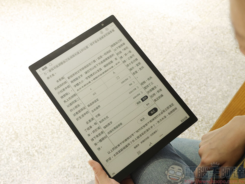 讀墨 Readmoo 13.3 吋 mooInk Pro 2C 彩色電子書平板開箱動手玩：輕盈大螢幕，閱讀、文件、筆記全制霸 - 電腦王阿達