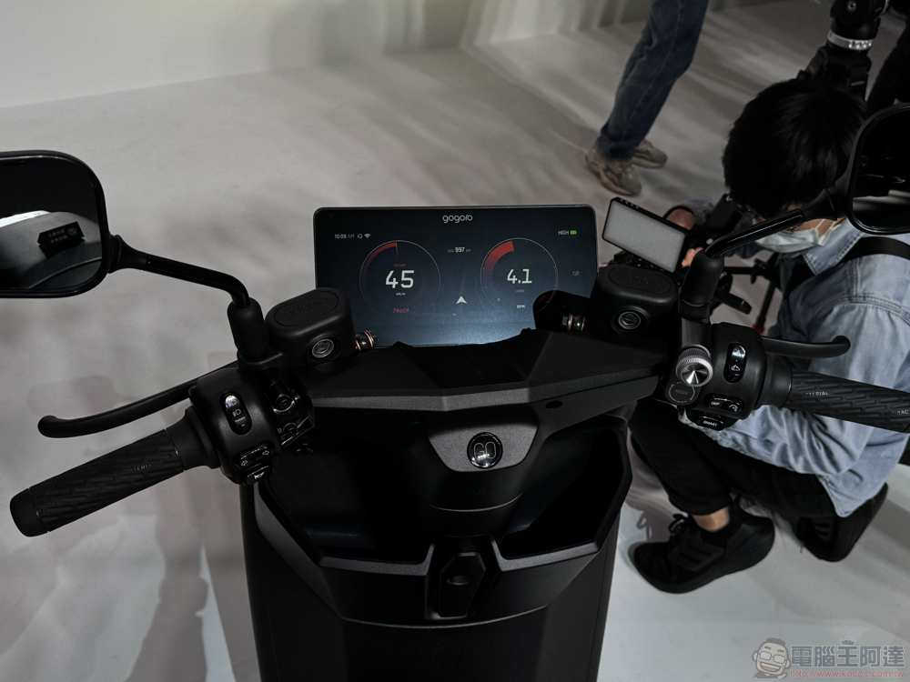 9kW 新動力！Gogoro Pulse 旗艦新車發表：智慧觸控儀表、先進頭燈搭載 - 電腦王阿達