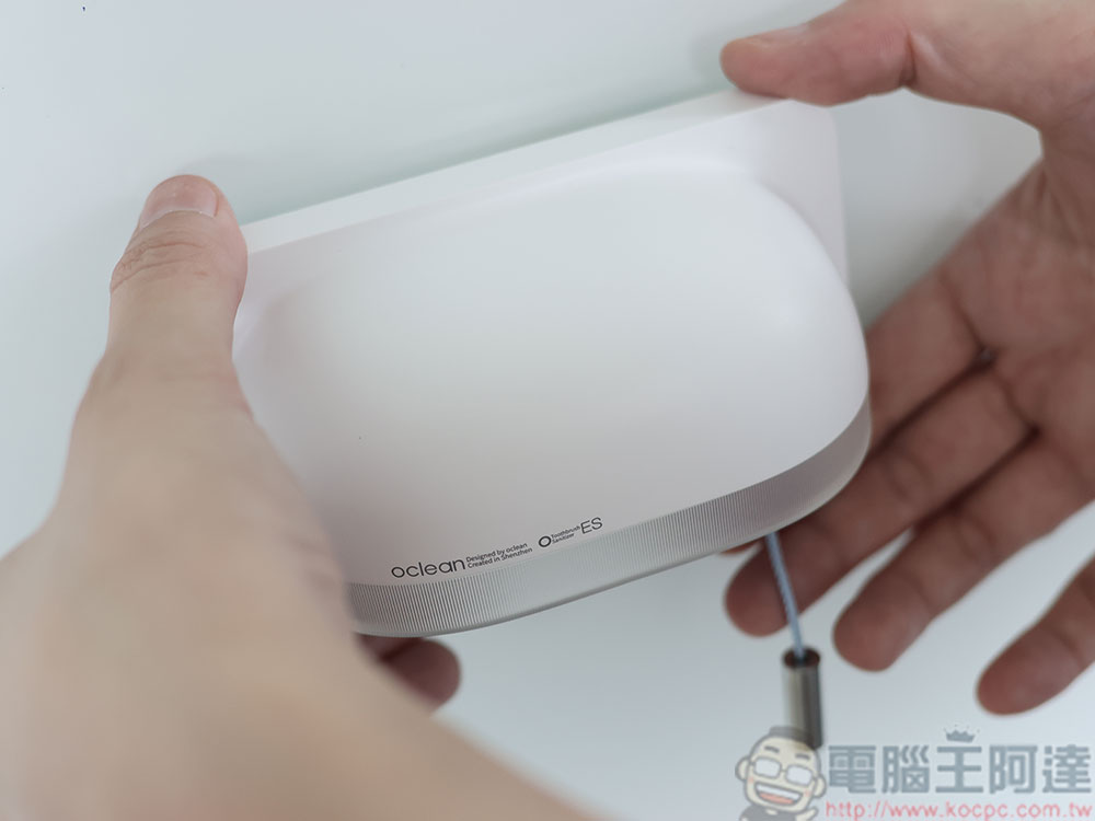 Oclean X Ultra WiFi 智慧電動牙刷開箱實測：骨傳導 AI 語音指導正確潔牙力度與區域，全齒清潔不漏刷 - 電腦王阿達