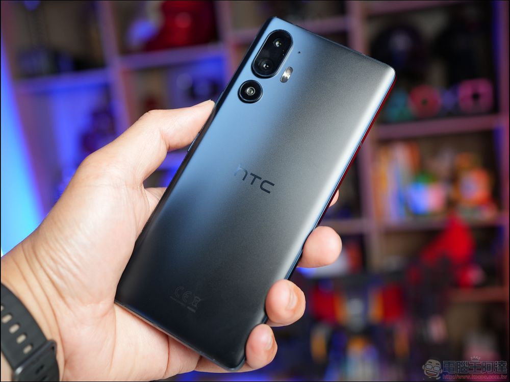 HTC U24 pro 開箱動手玩：AI上身、IP67防水、可擴充記憶卡的美型誠意機 - 電腦王阿達