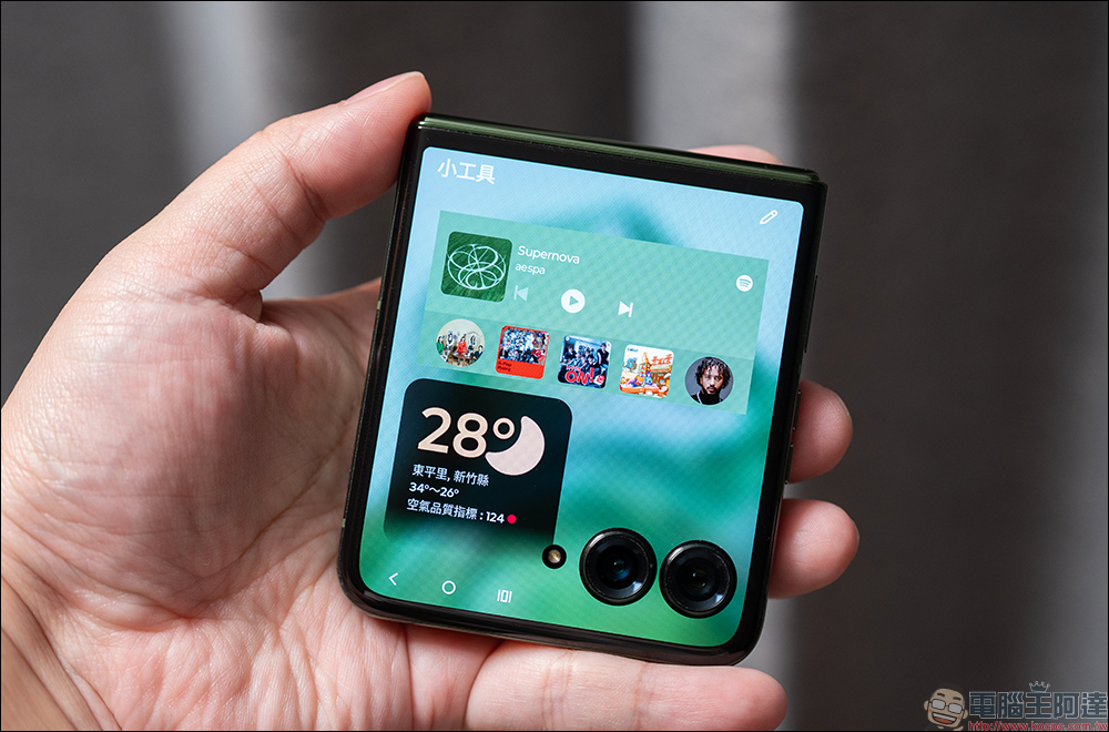 motorola razr 50 與 razr 50 Ultra 開箱｜AI 智慧影像加持，小摺疊設計的完美結合 - 電腦王阿達
