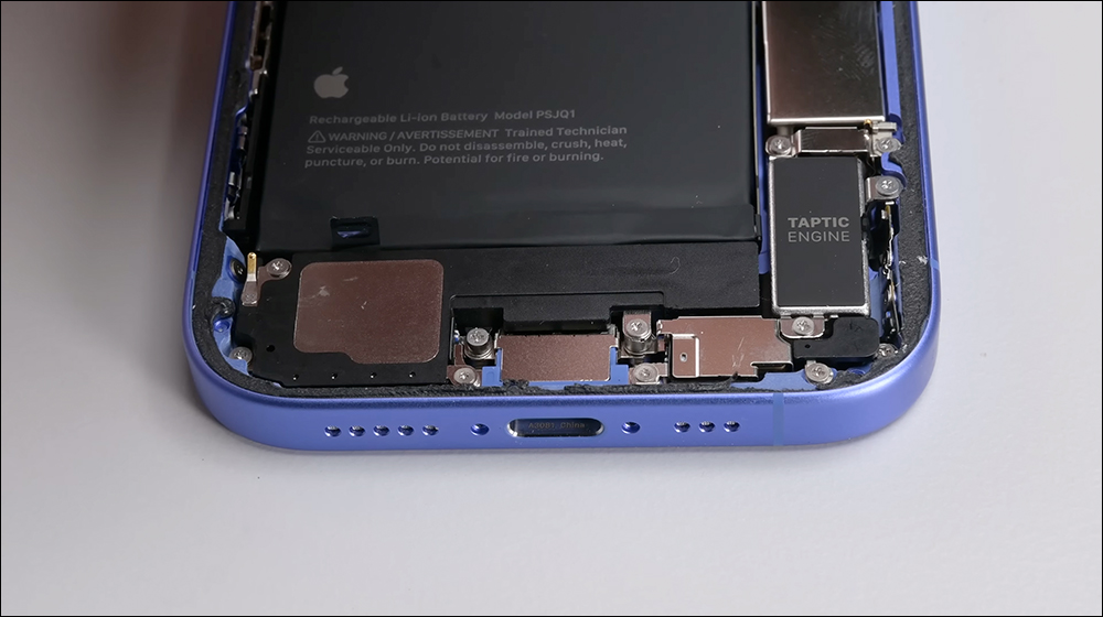 iPhone 16 被 iFixit 拆解，揭露 iPhone 16 與 16 Plus 具備 16 Pro 系列都沒有的全新、更簡單的可更換電池系統 - 電腦王阿達