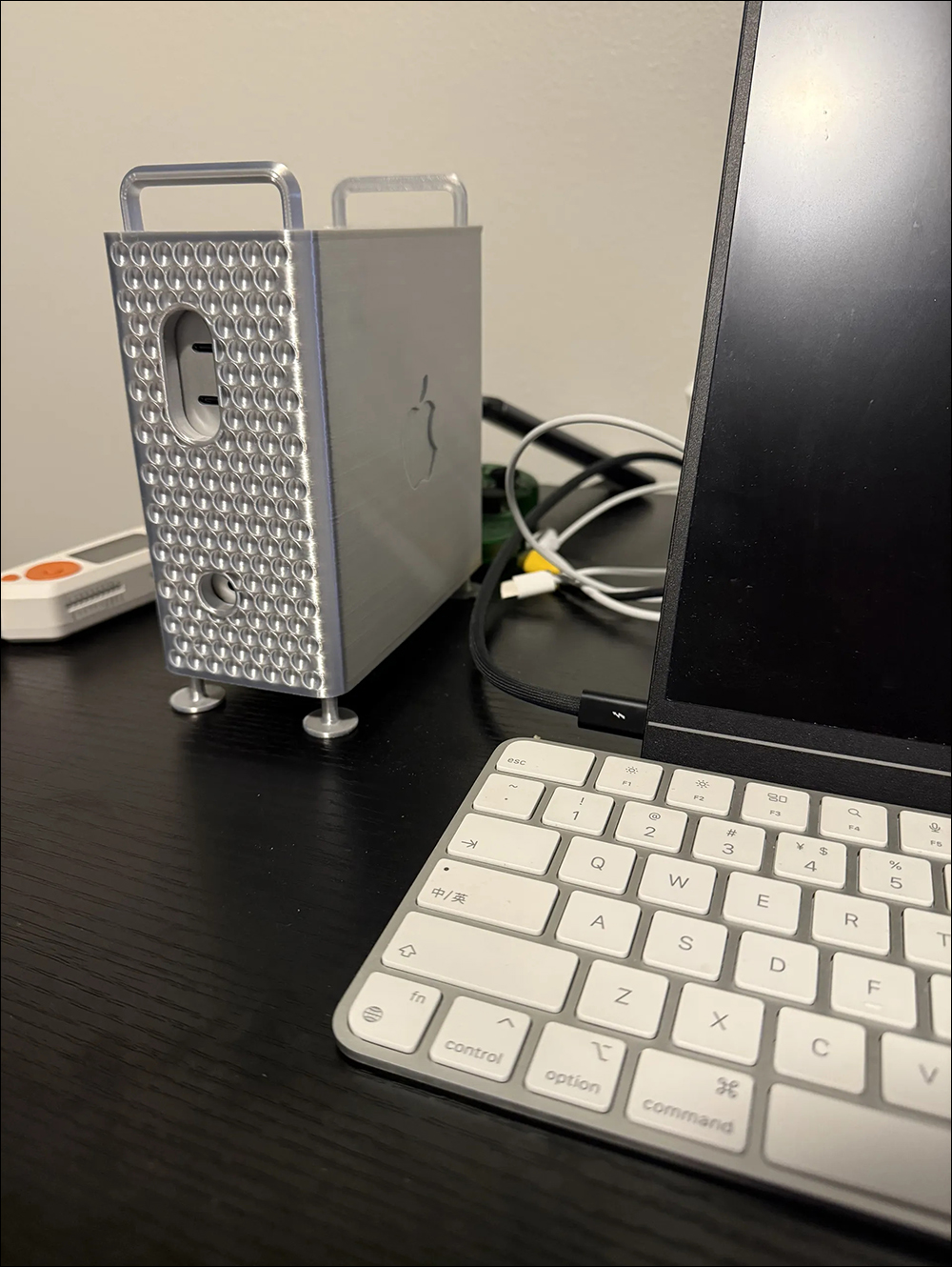 超可愛！M4 Mac mini 變身 Mac Mini PRO ，還有更多 3D 列印解決電源鍵在底部的設計方案 - 電腦王阿達