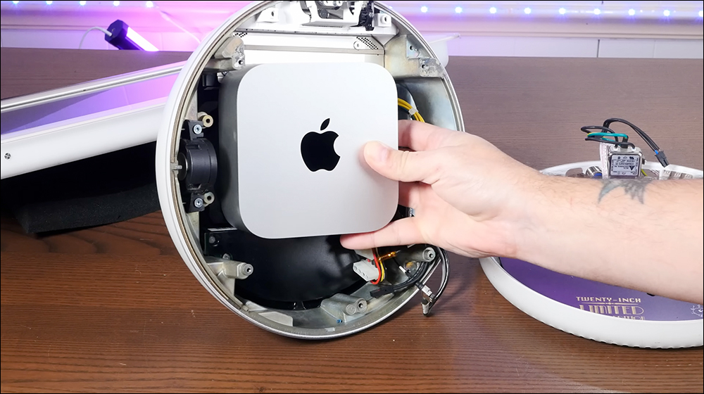 M4 Mac mini 又一瘋狂改造，這次改裝在 22 年前的 iMac G4 - 電腦王阿達