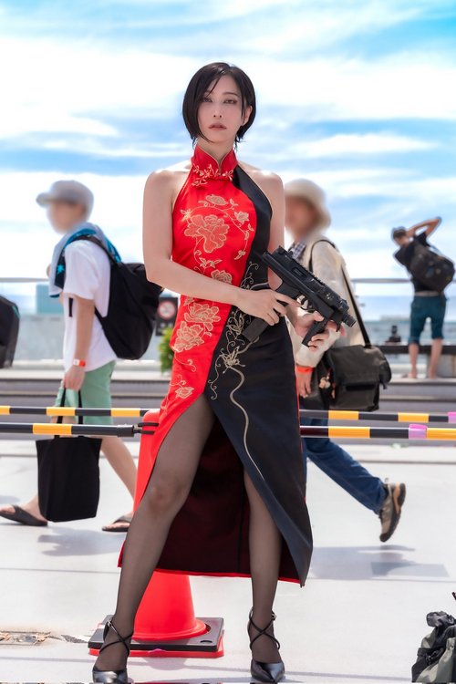 日本美魔女 Coser 完美還原惡靈古堡角色 Ada wang 形象，本業竟是成人漫畫家 - 電腦王阿達