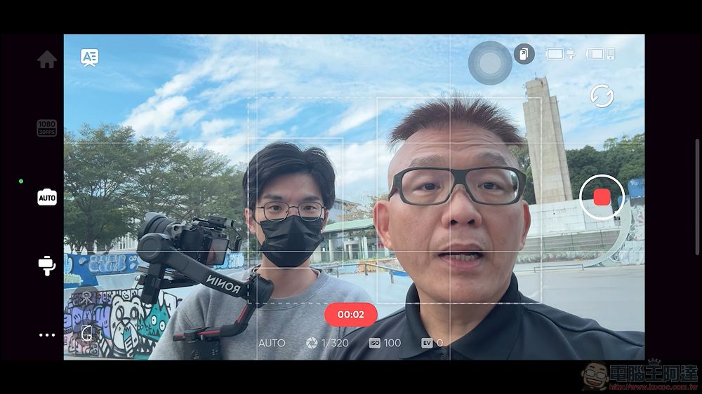 Insta360 Flow 2 Pro 開箱：結合穩定器、自拍棒、提詞器與AI追蹤，最萬能的手機創作工具 - 電腦王阿達