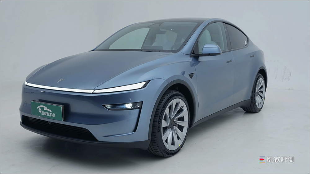 特斯拉全新 Model Y 的改變與升級大揭密！前後車窗升級雙層玻璃、方向盤有新亮點，乘坐更舒適了 - 電腦王阿達