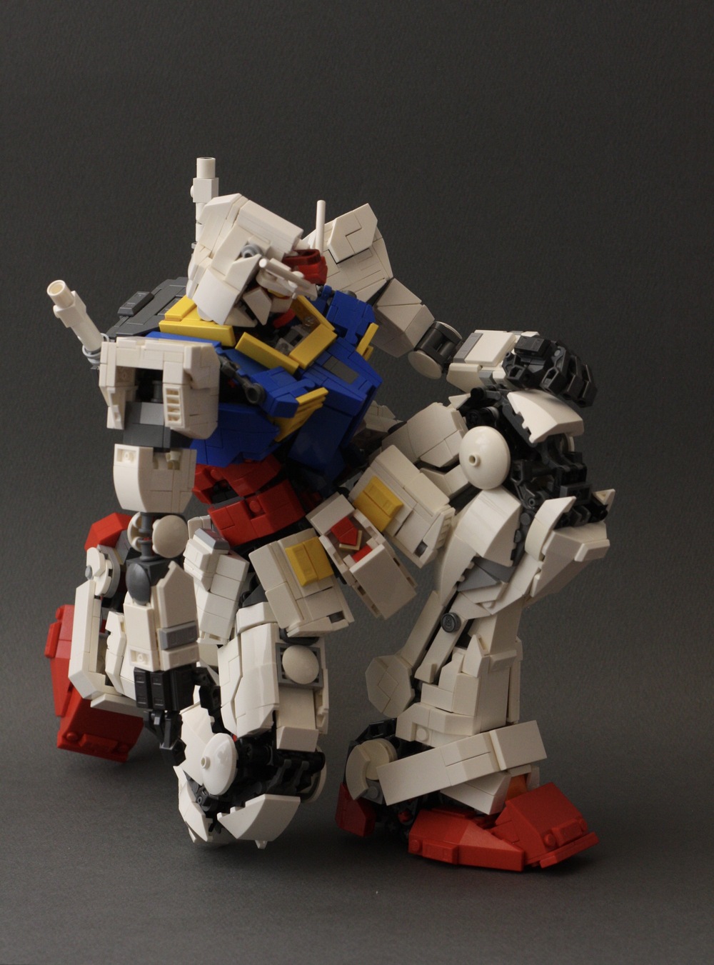 想買！日本樂高玩家製作全身可動的 RX-78-2 樂高鋼彈 - 電腦王阿達