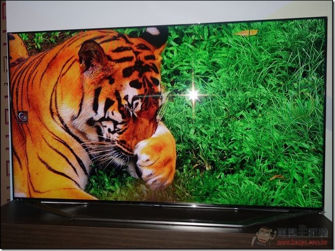 Samsung Curved UHDTV-070