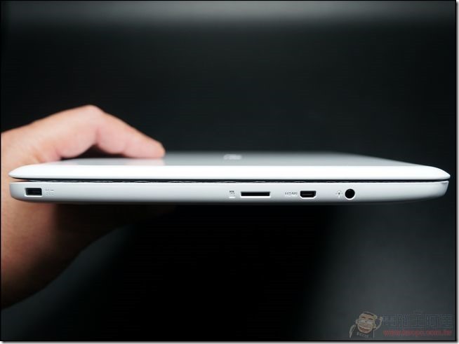 ASUS_EeeBook_X205_13