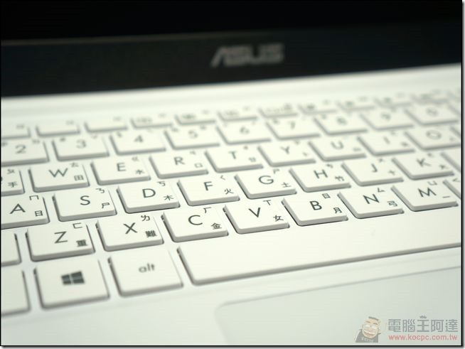 ASUS_EeeBook_X205_20