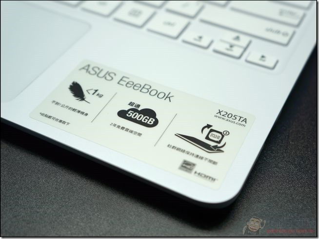 ASUS_EeeBook_X205_26