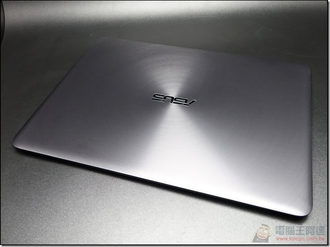 Zenbook-UX305-09