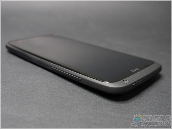 hTC ONE X+09